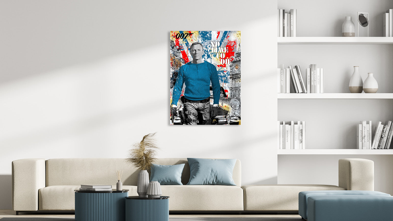 Raumbild von Pop Art Kunstwerk "No time to die II" von Devin Miles mit Agentenfigur Auto urbane Architektur Aluminium im Wohnraum